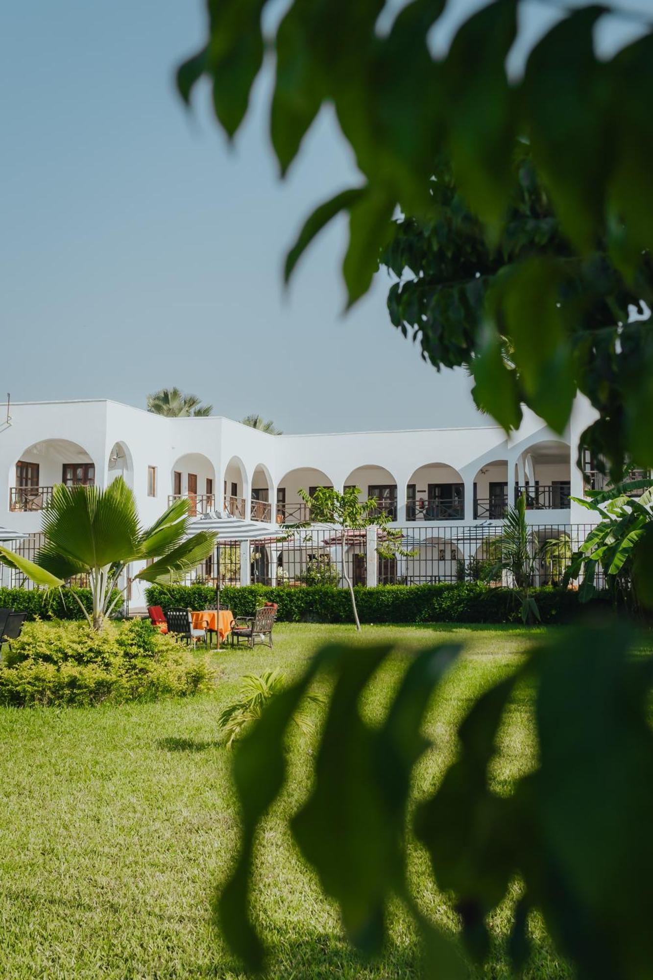Harmony Resort Boutique Hotel Banjul Exterior photo