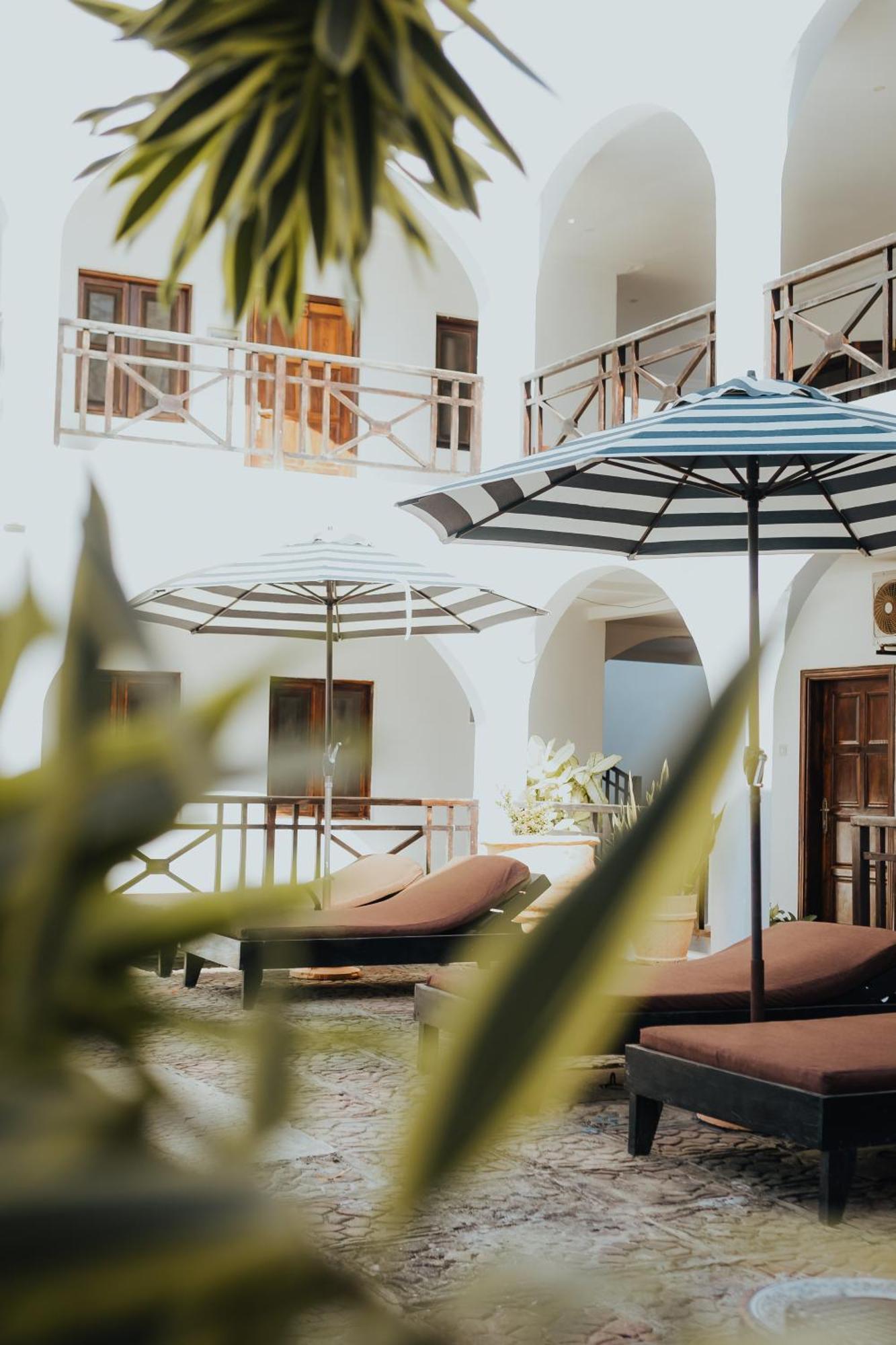 Harmony Resort Boutique Hotel Banjul Exterior photo